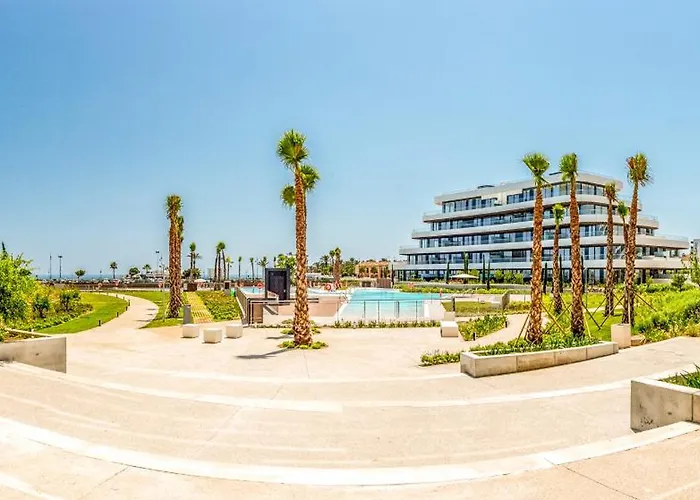 Luxury Beachfront 3br In Nereidas With Pools Gym Apartment Torremolinos