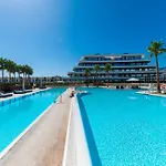 Luxury Beachfront 3br In Nereidas With Pools Gym Lejlighed
