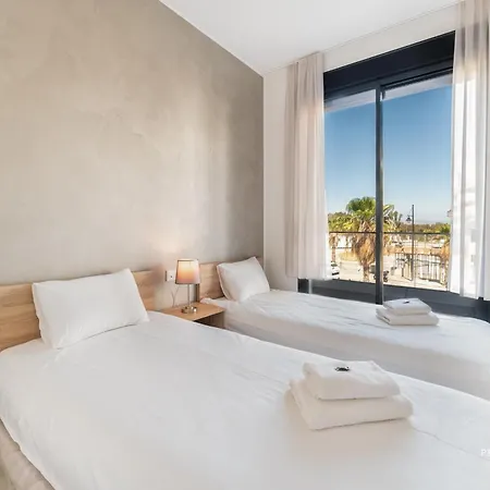 Luxury Beachfront 3br In Nereidas With Pools Gym * Torremolinos