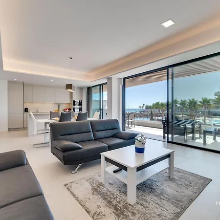 Luxury Beachfront 3br In Nereidas With Pools Gym דירה טורמולינוס
