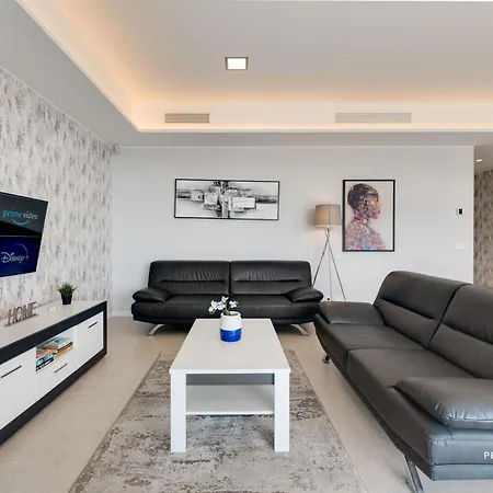 公寓 Luxury Beachfront 3br In Nereidas With Pools Gym