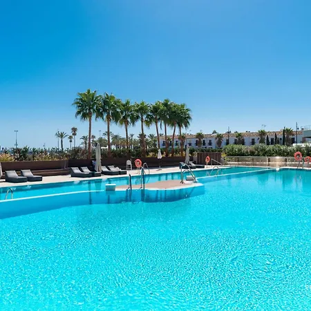 Luxury Beachfront 3br In Nereidas With Pools Gym Lägenhet Torremolinos