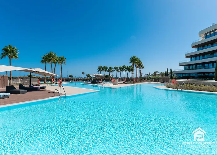 Appartement Luxury Beachfront 3br In Nereidas With Pools Gym Torremolinos