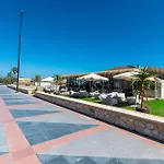 Luxury Beachfront 3br In Nereidas With Pools Gym Appartement Torremolinos