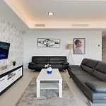 Appartement Luxury Beachfront 3br In Nereidas With Pools Gym