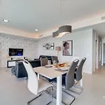 Appartement Luxury Beachfront 3br In Nereidas With Pools Gym