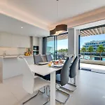 Appartement Luxury Beachfront 3br In Nereidas With Pools Gym Torremolinos