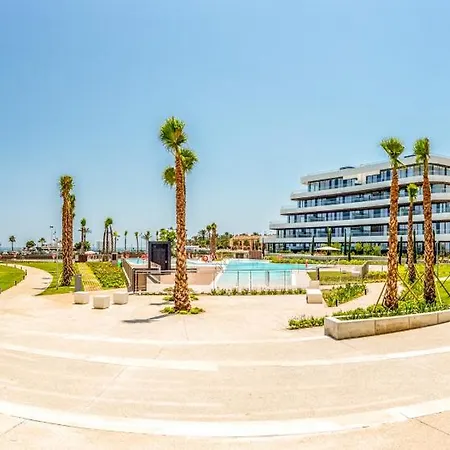 Luxury Beachfront 3br In Nereidas With Pools Gym Daire Torremolinos