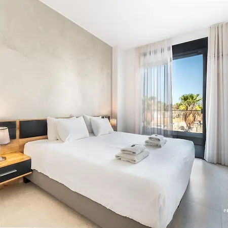 Luxury Beachfront 3br In Nereidas With Pools Gym Torremolinos