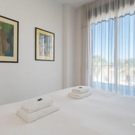 Luxury Beachfront 3br In Nereidas With Pools Gym * Torremolinos