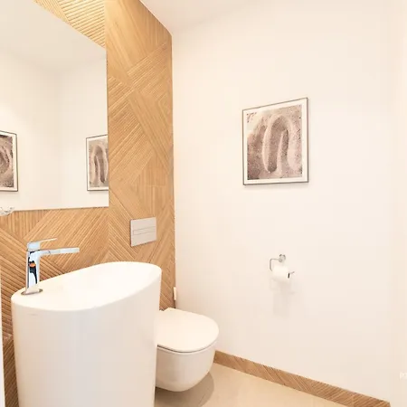 Luxury Beachfront 3br In Nereidas With Pools Gym Daire Torremolinos