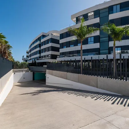 Luxury Beachfront 3br In Nereidas With Pools Gym Daire Torremolinos